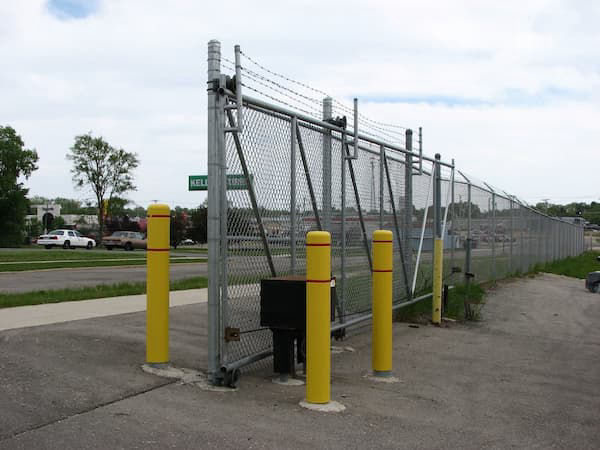 chain-link-commercial-gate--sager-fencing